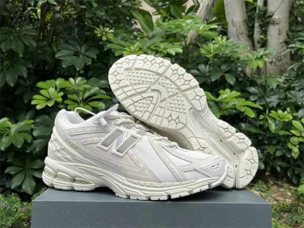 Authentic New Balance U1906RLI