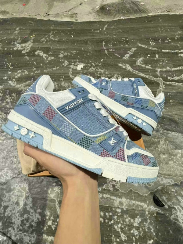 LV SNEAKERS (97)