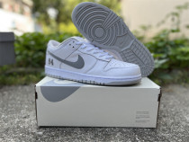 Authentic Supreme x Nike SB Dunk Low White/Silver Authentic Supreme x Nike SB Dunk Low White/Silver