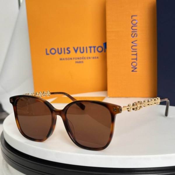 LV Sunglasses AAA (44)