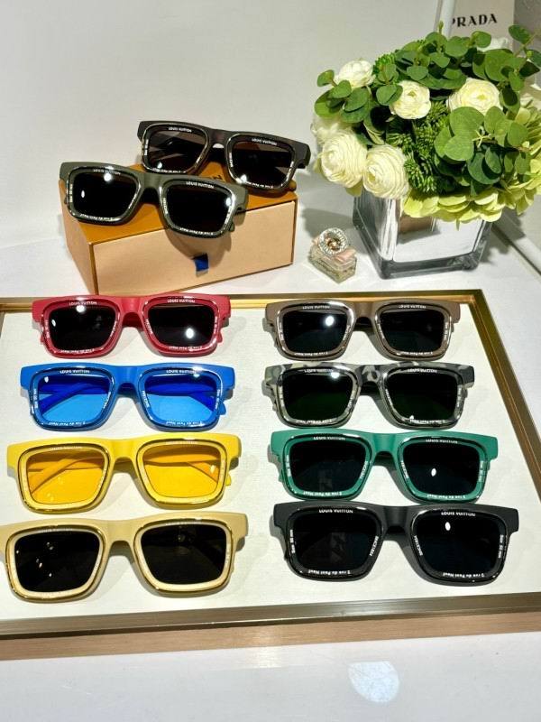 LV Sunglasses AAA (89)