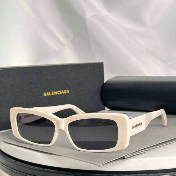 Balenciaga Sunglasses AAA (120)