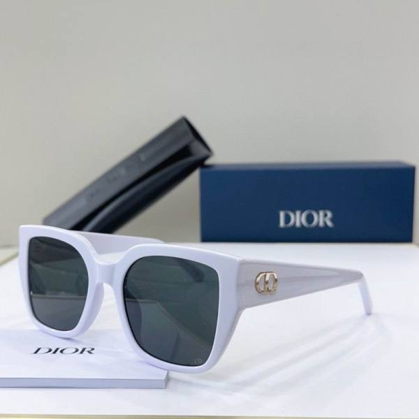 Dior Sunglasses AAA (329)