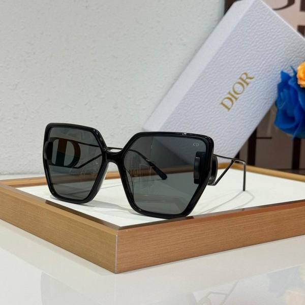Dior Sunglasses AAA (744)