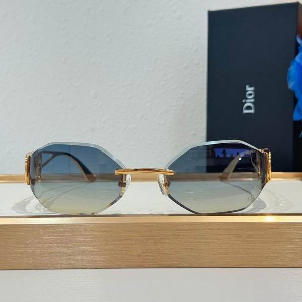 Dior Sunglasses AAA (1120)