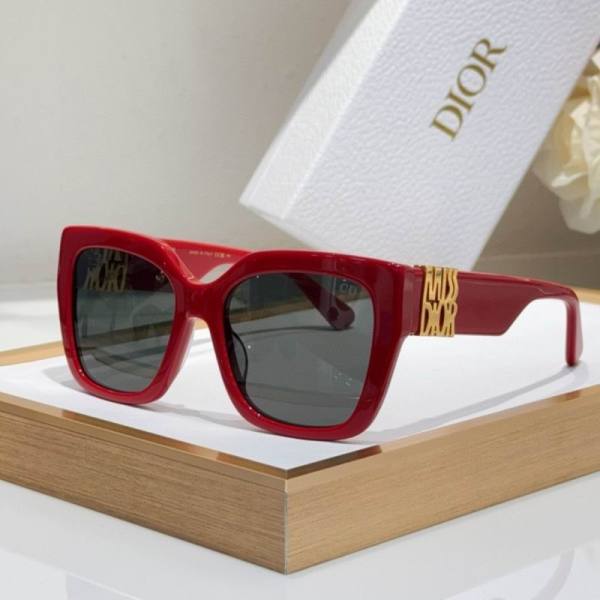 Dior Sunglasses AAA (321)