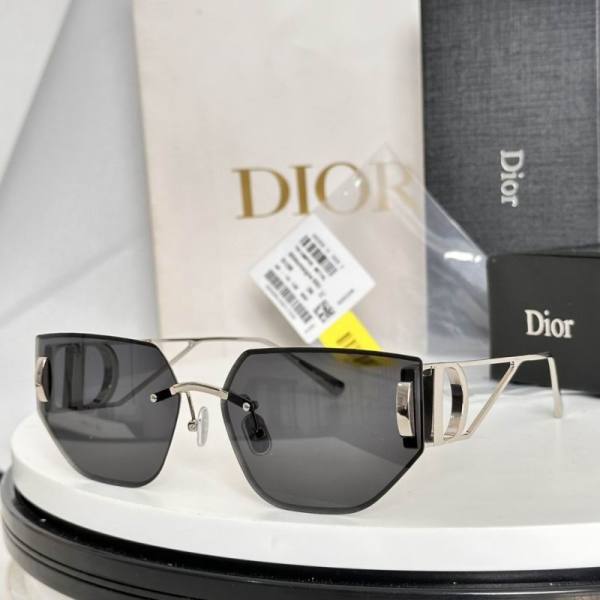 Dior Sunglasses AAA (561)