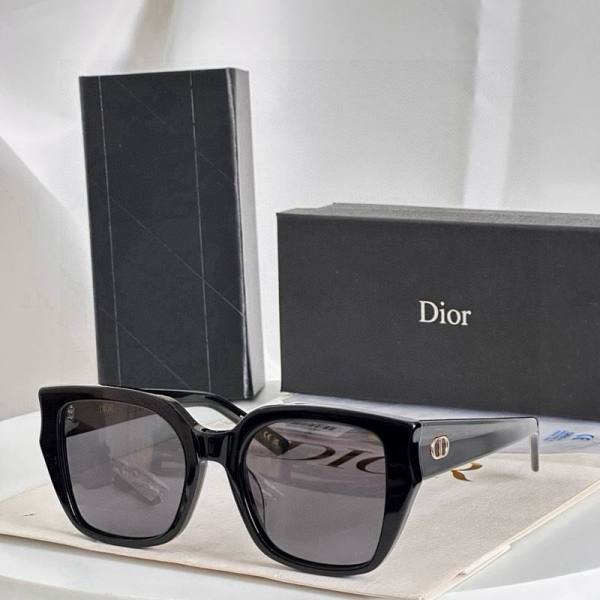 Dior Sunglasses AAA (1025)