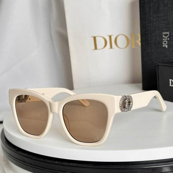 Dior Sunglasses AAA (933)