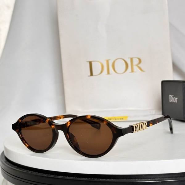 Dior Sunglasses AAA (1016)