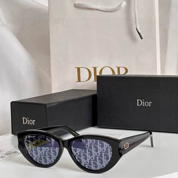 Dior Sunglasses AAA (811)