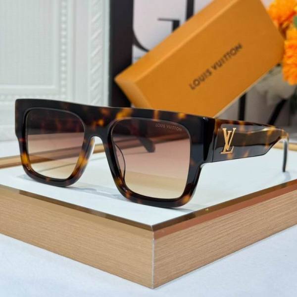 LV Sunglasses AAA (121)
