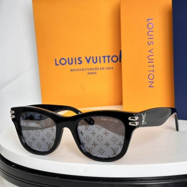 LV Sunglasses AAA (151)