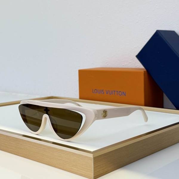 LV Sunglasses AAA (210)