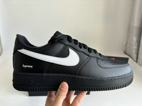 Authentic Supreme x Nike Air Force 1 Low Black/White