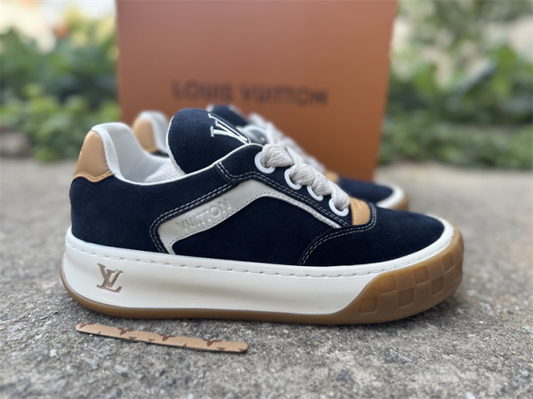 LV TRAINER SNEAKERS (127)