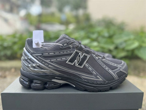 Authentic New Balance U1906591