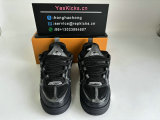 LV SNEAKERS (104)