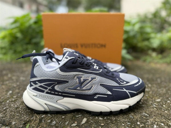 LV TRAINER SNEAKERS (134)