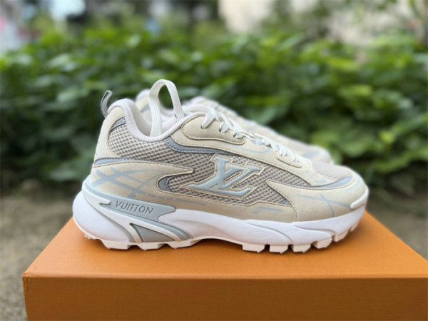LV TRAINER SNEAKERS (135)