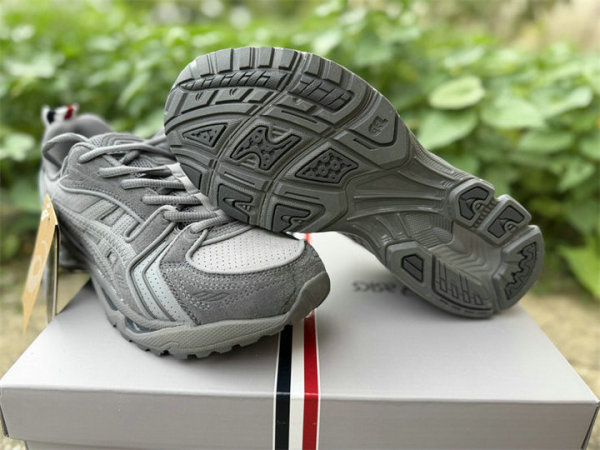 Authentic Asics Gel-Kayano 14 (1)